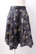 axes femme kawaii / クラシックブーケ柄スカート  黒 Y-25-07-16-064-AX-SK-SZ-ZY