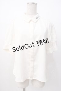 Fi.n.t / リボンタイ付きロゴ刺繍衿ブラウス  生成り Y-25-07-16-012-CA-BL-SZ-ZY