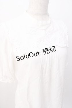 画像4: Fi.n.t / カットワーク刺繍クロスヨークブラウス  白 Y-25-07-16-014-CA-BL-SZ-ZY