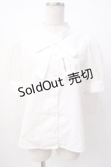 Fi.n.t / シアースリーブロゴ刺繍ボウタイブラウス  白 Y-25-07-16-016-CA-BL-SZ-ZY