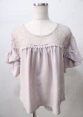 axes femme / ヨークレース変型袖プルオーバー  ラベンダー Y-25-07-18-055-AX-BL-SZ-ZY