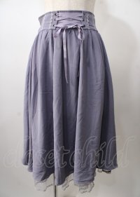 axes femme POETIQUE / バックフリルレースアップスカート  ラベンダー Y-25-07-18-126-AX-SK-SZ-ZY