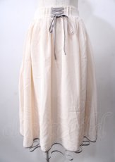 画像1: axes femme POETIQUE / リボン花柄バックフリルスカート  生成り Y-25-07-18-128-AX-SK-SZ-ZH (1)