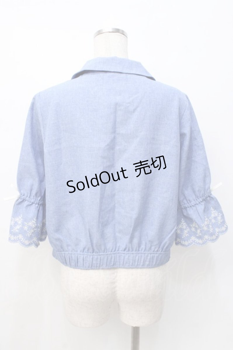 画像3: axes femme / スカラップ刺繍袖ブルゾン  サックス Y-25-07-21-032-AX-TO-SZ-ZT525 (3)