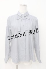 Fi.n.t / 細リボンタイ付きシャツ  ブルー Y-25-07-21-047-CA-BL-SZ-ZY