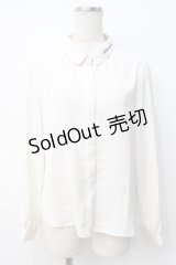 Fi.n.t / リボンタイ付きロゴ刺繍衿ブラウス 生成り Y-25-07-21-048-CA-BL-SZ-ZT0725Y