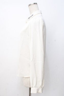 画像2: Fi.n.t / リボンタイ付きロゴ刺繍衿ブラウス  生成り Y-25-07-21-048-CA-BL-SZ-ZY