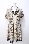 axes femme / ネコプリントワンピース  ベージュ Y-25-07-21-091-AX-OP-SZ-ZI