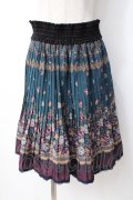 axes femme / プリントプリーツスカート  グリーン Y-25-07-21-121-AX-SK-SZ-ZY