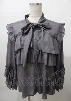 画像1: axes femme / ラメシアー楊柳フリルブラウス F グレー Y-25-07-23-049-AX-BL-SZ-ZY