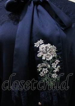 画像3: axes femme / 花刺繍リボンサテンブラウス F 紺 Y-25-07-23-053-AX-BL-SZ-ZY