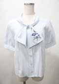 axes femme / ネモフィラ刺繍リボンブラウス F サックス Y-25-07-23-054-AX-BL-SZ-ZY