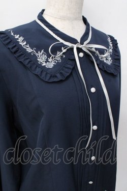 画像4: axes femme / ブーケ刺繍フリル襟ブラウス L 紺 Y-25-07-29-044-AX-BL-SZ-ZY