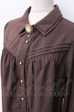 画像4: axes femme / カメオ付ピンタックブラウス M 茶 Y-25-07-29-048-AX-BL-SZ-ZY