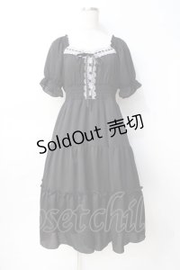 axes femme POETIQUE / オフショルティアードワンピース M 黒 Y-25-07-29-087-AX-OP-SZ-ZY