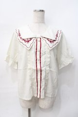 axes femme POETIQUE / チェリー刺繍リボン襟ブラウス  ベージュ Y-25-07-31-032-AX-TO-SZ-ZY