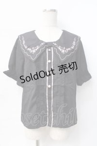 axes femme POETIQUE / チェリー刺繍リボン襟ブラウス  黒 Y-25-07-31-033-AX-TO-SZ-ZY