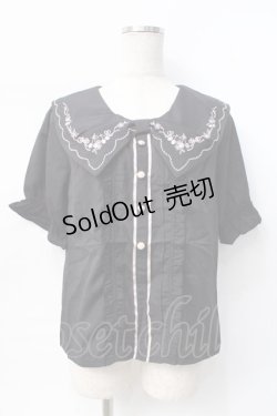 画像1: axes femme POETIQUE / チェリー刺繍リボン襟ブラウス  黒 Y-25-07-31-033-AX-TO-SZ-ZY