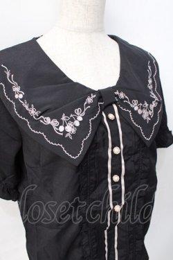 画像4: axes femme POETIQUE / チェリー刺繍リボン襟ブラウス  黒 Y-25-07-31-033-AX-TO-SZ-ZY