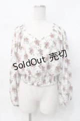 axes femme / 花柄ボリューム袖ブラウス  白 Y-25-07-31-035-AX-BL-SZ-ZY