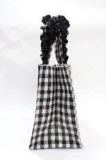 画像2: Maison de FLEUR / EC限定ギンガムフリルハンドルスクエアトートバッグ F ブラック Y-25-07-31-018-LO-BG-SZ-ZT500 (2)