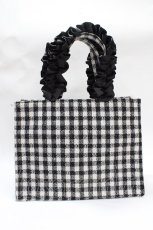 画像3: Maison de FLEUR / EC限定ギンガムフリルハンドルスクエアトートバッグ F ブラック Y-25-07-31-018-LO-BG-SZ-ZT500 (3)