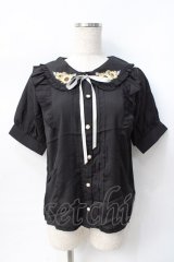 axes femme POETIQUE / ヒマワリブーケ刺繍ブラウス  黒 Y-25-07-31-026-AX-BL-SZ-ZY