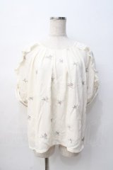 axes femme / ローズ刺繍フリルプルオーバー M 生成り３ Y-25-08-08-038-AX-BL-SZ-ZY