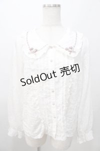 axes femme POETIQUE / ローズデザインフリルブラウス  白 Y-25-08-11-021-AX-BL-SZ-ZY