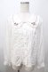 画像1: axes femme POETIQUE / ローズデザインフリルブラウス  白 Y-25-08-11-021-AX-BL-SZ-ZY (1)