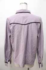 画像2: axes femme POETIQUE / リボン付エンブレム刺繍BL M ラベンダー Y-25-08-11-024-AX-BL-SZ-ZI (2)