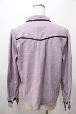 画像2: axes femme POETIQUE / リボン付エンブレム刺繍BL M ラベンダー Y-25-08-11-024-AX-BL-SZ-ZY