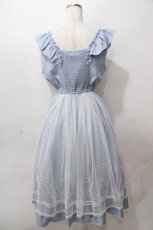 画像2: axes femme POETIQUE / トランプ刺繍エプロン風ワンピース  サックス Y-25-08-15-104-AX-OP-SZ-ZH (2)