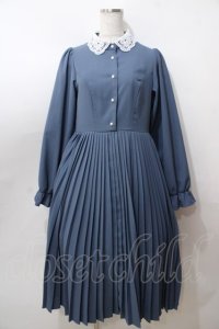 m petit by misako / レース襟プリーツワンピース  青 Y-25-08-15-132-LO-OP-SZ-ZY