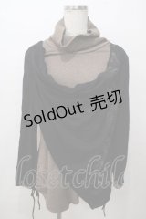 Ozz Croce / チャーム付きレイヤード風ハイネックトップス  黒×ベージュ Y-25-08-17-084-OO-TO-SZ-ZY