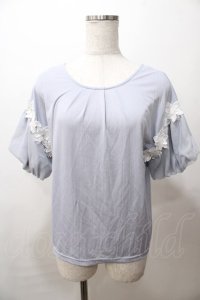 axes femme / フラワーレースパフ袖リブプルオーバー M サックス Y-25-08-19-058-AX-TO-SZ-ZY