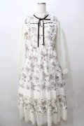 axes femme / フラワープリントレーシーワンピース  生成り Y-25-08-23-129-AX-OP-SZ-ZY