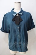 axes femme / メタル×タイ付き連釦ブラウス  グリーン Y-25-08-30-101-AX-BL-SZ-ZY