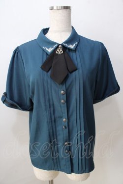画像1: axes femme / メタル×タイ付き連釦ブラウス  グリーン Y-25-08-30-101-AX-BL-SZ-ZY