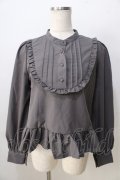 FLC / MINA*ペプラムブラウス  グレー Y-25-08-30-103-LO-BL-SZ-ZY