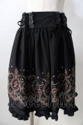 axes femme / サイドレースアップ裾刺繍スカート  黒 Y-25-08-30-148-AX-SK-SZ-ZY