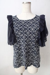 axes femme / 袖フリルカットワークレーストップス  紺 Y-25-09-05-045-AX-TO-SZ-ZT103