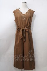 axes femme / 胸元刺繍サロペット  ブラウン Y-25-09-07-046-AX-OP-SZ-ZI