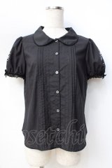 Melody BasKet /Melody刺繍半袖ブラウス - 黒 Y-25-09-13-059-LO-OP-AS-ZT326