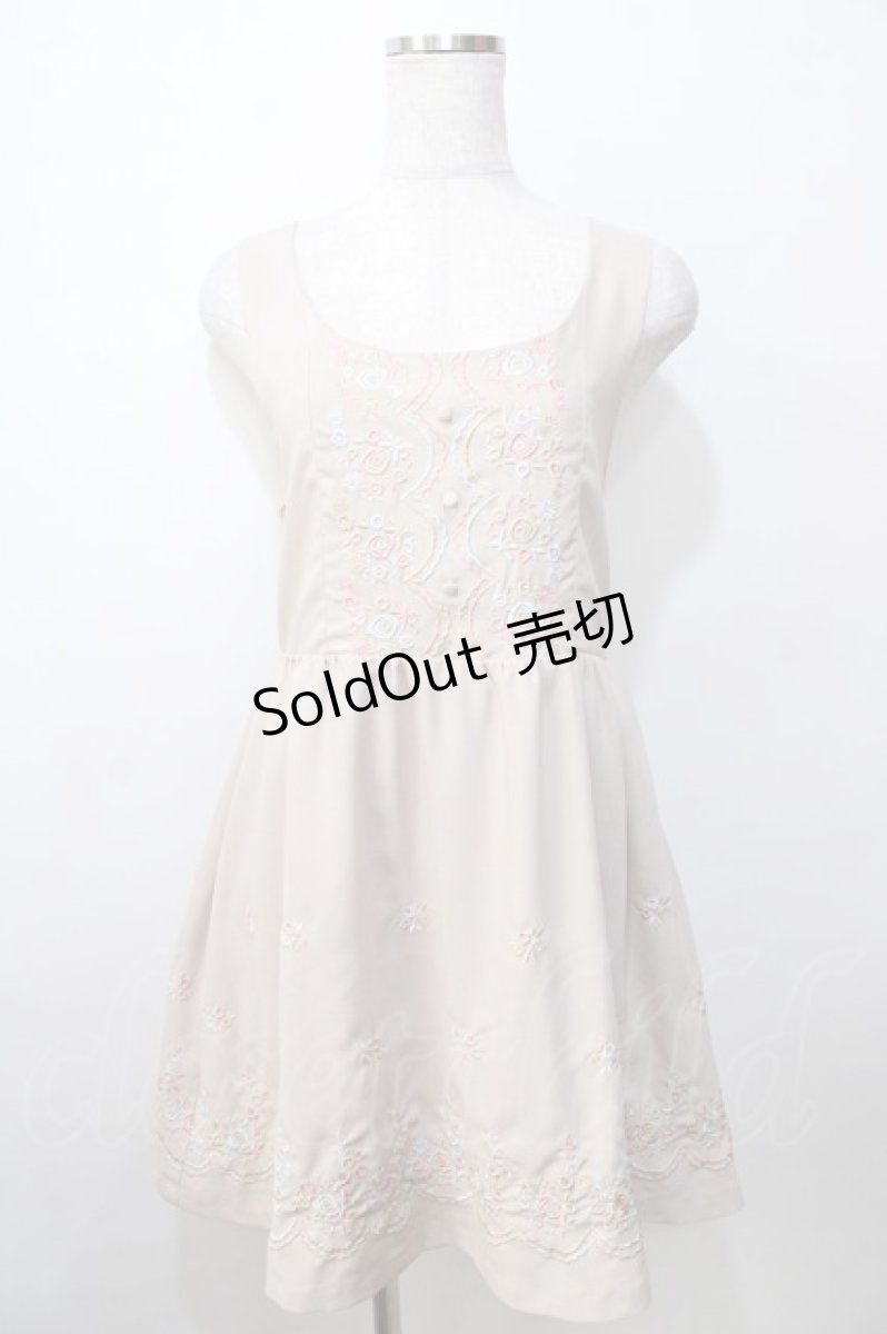 画像1: 【SALE】Fi.n.t /スカラップ刺繍ワンピース F ベージュ Y-25-09-13-097-CA-OP-SZ-ZT022 (1)