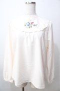 Fi.n.t / お花刺繍ヨークプルブラウス  オフ Y-25-09-13-098-CA-BL-AS-ZY