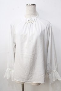 axes femme / パールデザインサテンブラウス F 白 Y-25-09-14-047-AX-BL-SZ-ZI