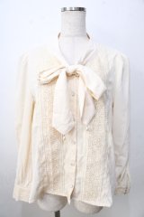 axes femme / 繊細レース重ねボウタイブラウス F 生成り Y-25-09-14-048-AX-BL-SZ-ZI