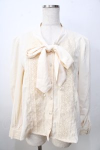 axes femme / 繊細レース重ねボウタイブラウス F 生成り Y-25-09-14-048-AX-BL-SZ-ZI