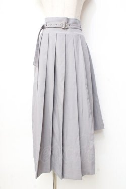 画像1: axes femme / ベルト付きスリットプリーツスカート  グレー Y-25-09-16-076-AX-SK-SZ-ZY
